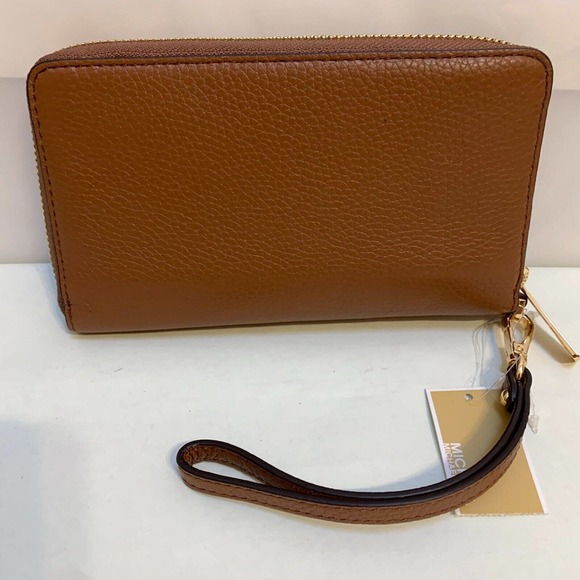 SOLD! MICHAEL KORS FULTON Large Phone Wristlet Wallet Acorn Brown Leather NWT - Picture 4 of 11